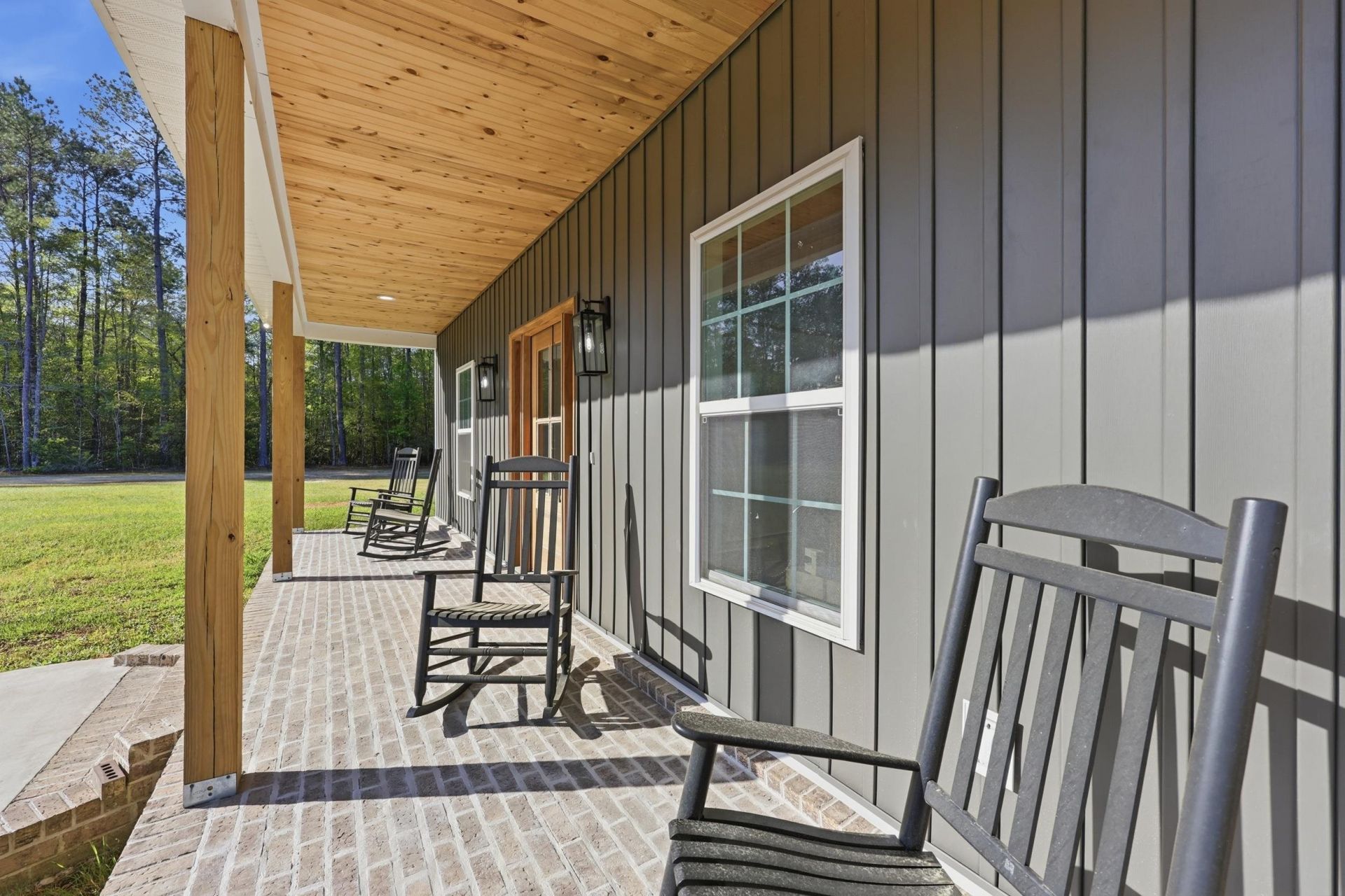 410 Miracle Ct  Photo 4