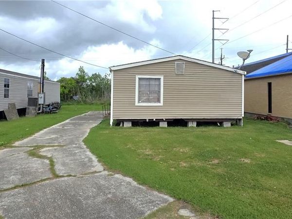 110 OAKVILLE Street , Belle Chasse, LA 70037