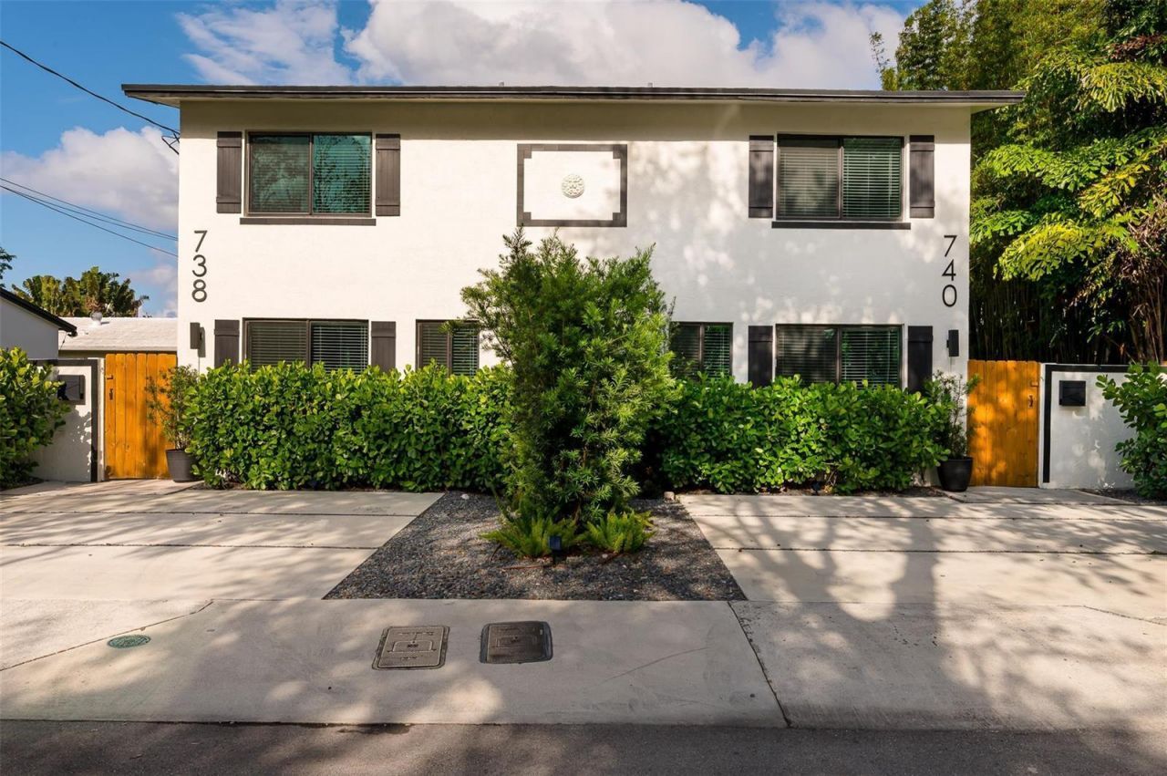 740 NE 17th Avenue, Fort Lauderdale, FL 33304 Main Photo