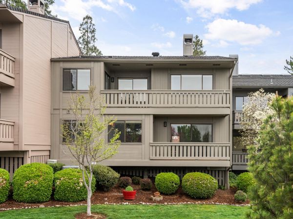 302 Medford Heights Lane, Medford, OR 97504