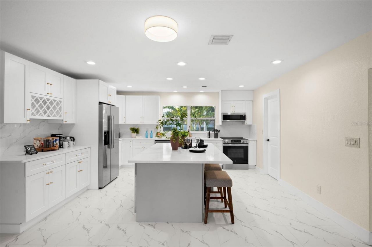 625 W Olympia Avenue, Punta Gorda, FL 33950 Photo