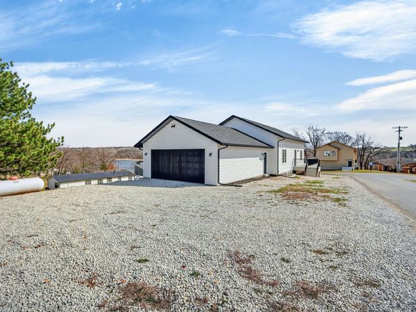 8479 Lakeshore Drive, Dexter, IA 50070