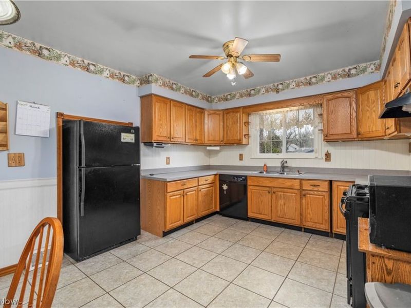 255 E 42nd Street, Lorain, OH 44052 Photo 10