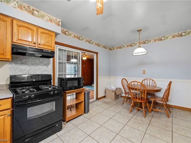 255 E 42nd Street, Lorain, OH 44052 Photo 12