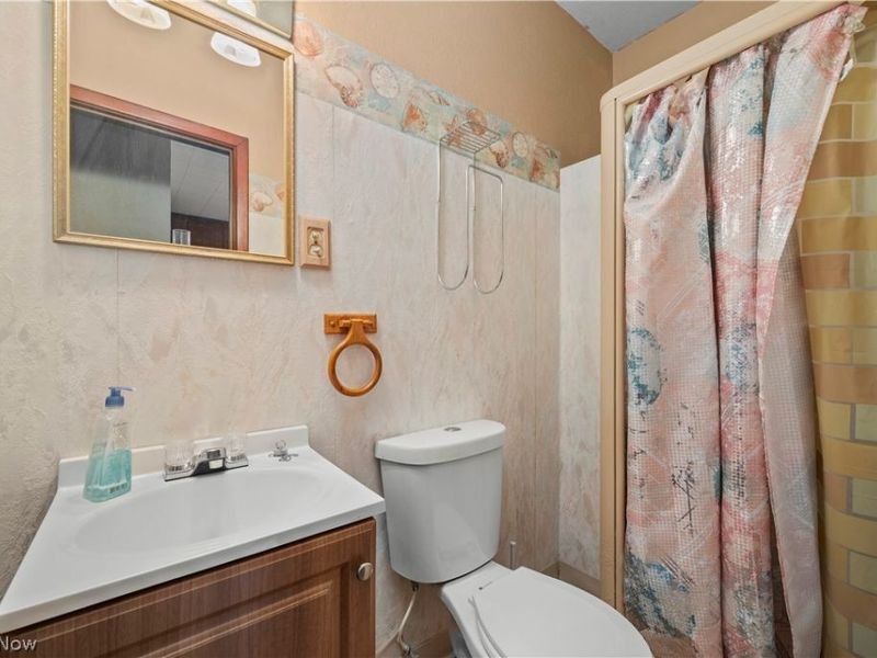 255 E 42nd Street, Lorain, OH 44052 Photo 13