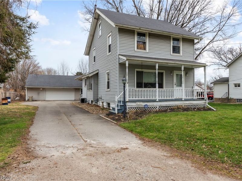 255 E 42nd Street, Lorain, OH 44052 Photo 3