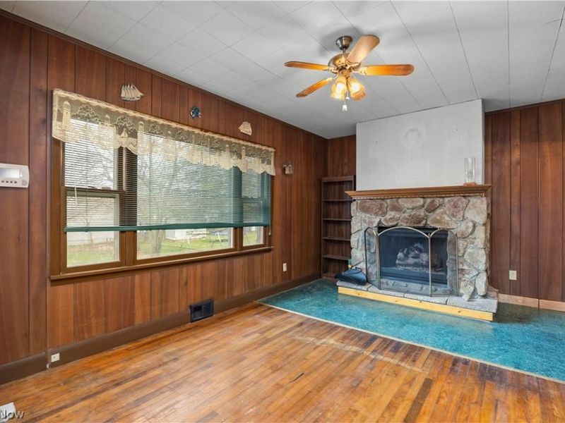 255 E 42nd Street, Lorain, OH 44052 Photo 4