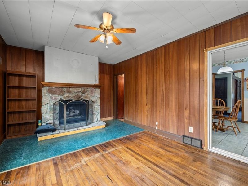 255 E 42nd Street, Lorain, OH 44052 Photo 5