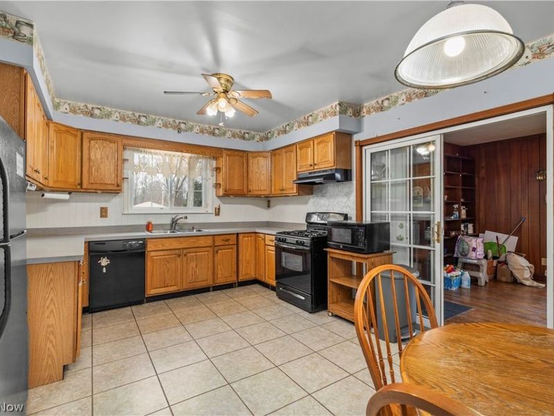 255 E 42nd Street, Lorain, OH 44052 Photo 6