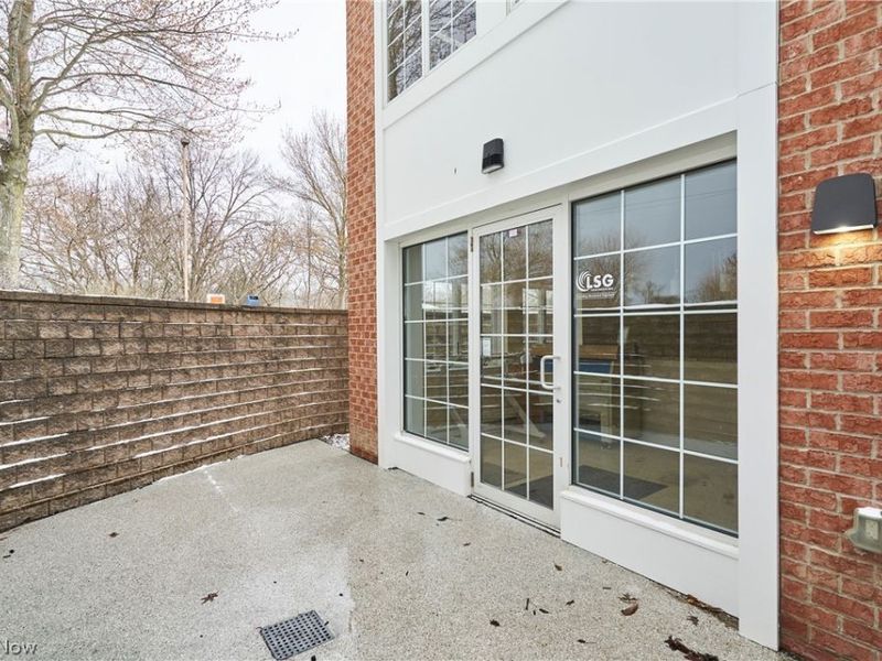 799 White Pond Drive, Unit E, Akron, OH 44320 Photo 4
