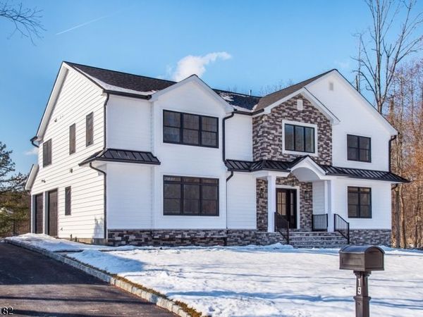 19 West Dr, Fairfield, NJ 07004