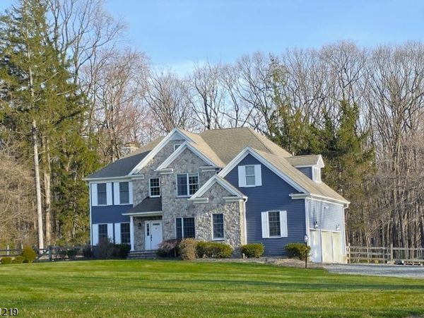 93 Bissell Rd, Tewksbury, NJ 08833