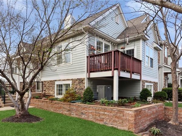 15816 robinson Street, Overland Park, KS 66223