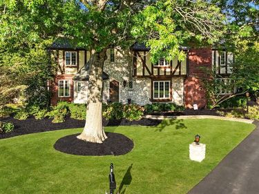 8 MOON CIRCLE, YARDLEY, PA 19067