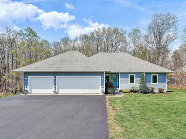 301 Indian Ridge DR, Moneta, VA 24121