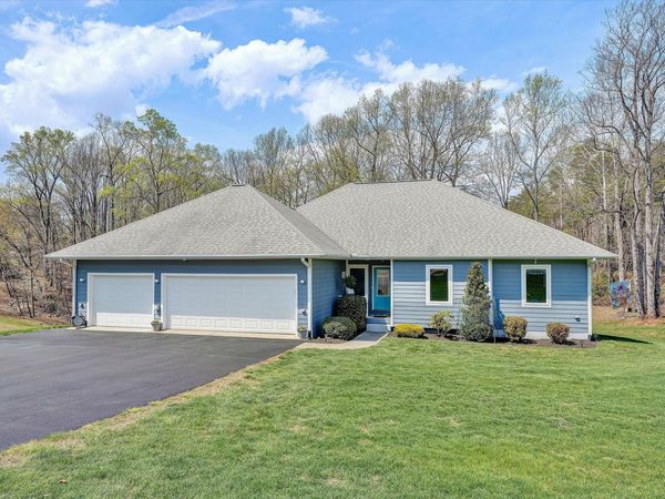 301 Indian Ridge DR, Moneta, VA 24121