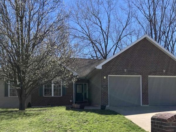 805 Brookfield Rd, Quincy, IL 62305