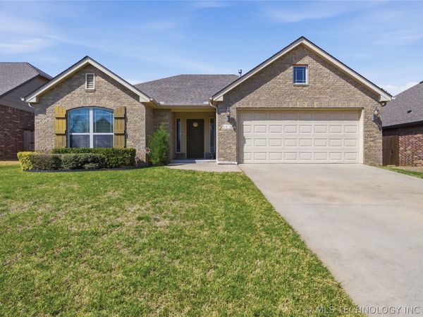 5416 S Skylane Place , Sand Springs, OK 74063