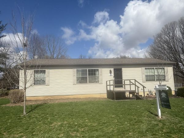 460 E Ellsworth Street, Bellevue, MI 49021