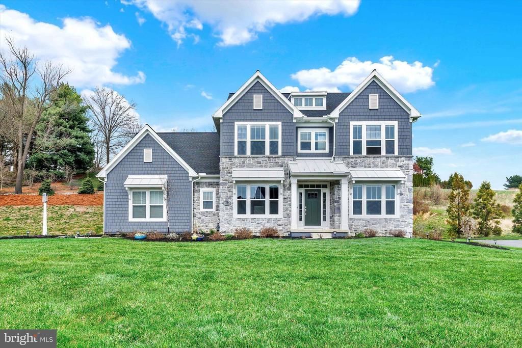 1033 LITITZ BEND DRIVE , LITITZ, PA 17543