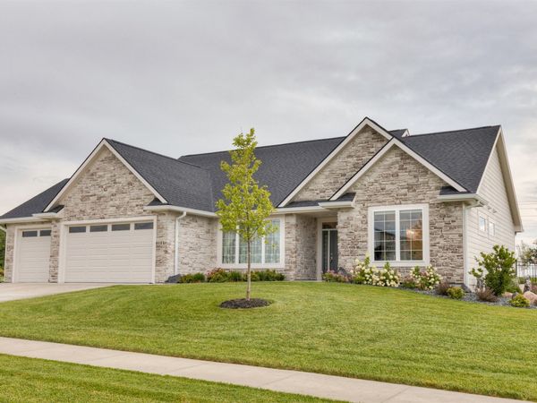 6111 NE Briarwood Drive , Ankeny, IA 50021