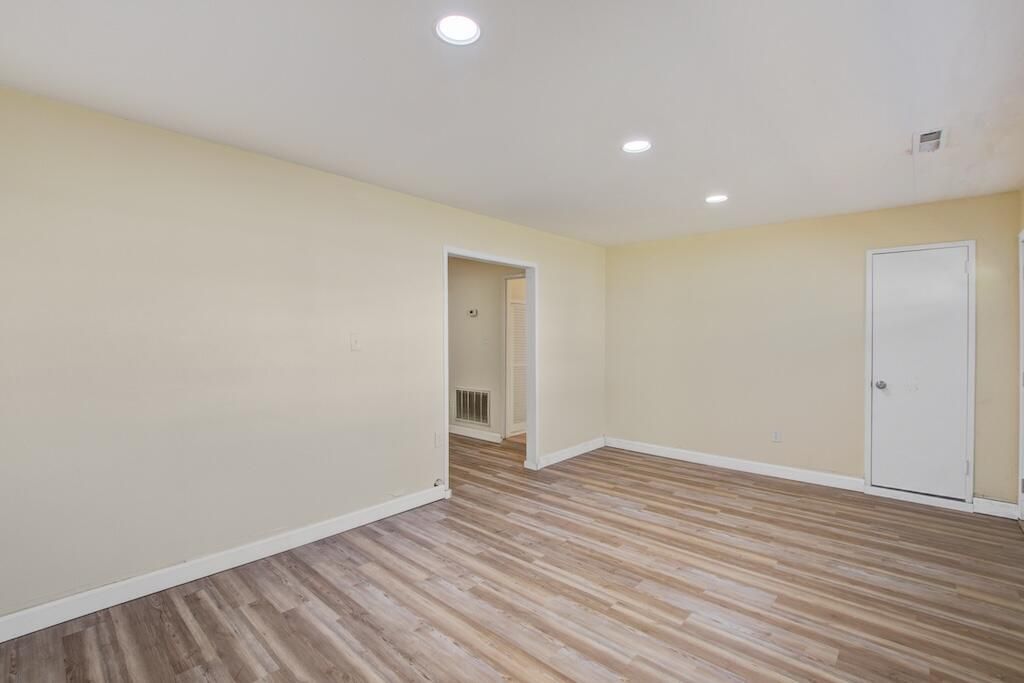 5918 Griffin Street Photo 11