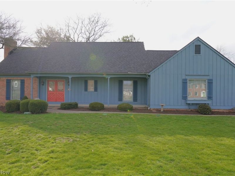 1235 Briarview Avenue NW, North Canton, OH 44720 Photo 2