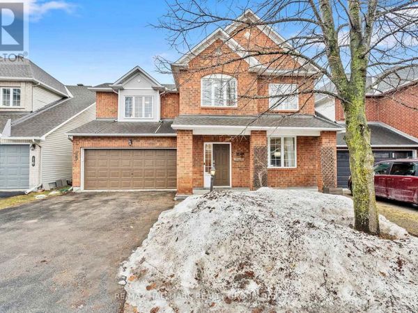 18 Irish Rose Crescent, Ottawa, ON K2J4T7