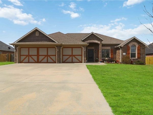745 Harrison Street, Pea Ridge, AR 72751