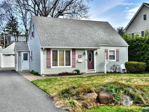 21 Charles Terrace, WALDWICK, NJ 07463