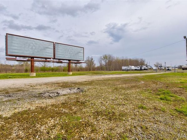 6901 Godfrey Road, Godfrey, IL 62035