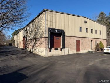 9120 Main Street , Clarence, NY 14031