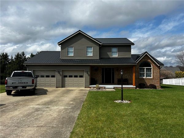 22 Dawn Dr , Indiana, PA 15701