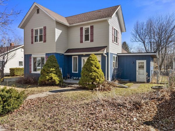 546 Sumner St, Genoa City, WI 53128