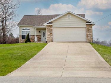 255 Wimbledon Dr, Mansfield, OH 44906