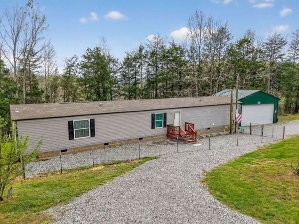 1237 Ridge Rd , Quebeck, TN 38579