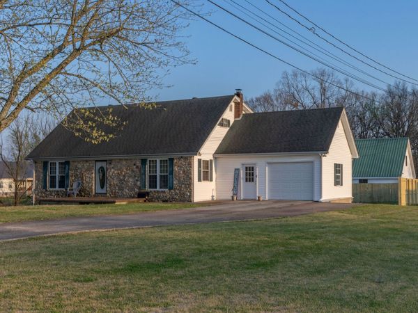 103 Daniel Cir , Collinwood, TN 38450