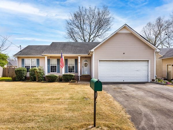 1753 University Dr , Columbia, TN 38401