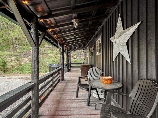 1 Julie Ln, Pleasant Shade, TN 37145