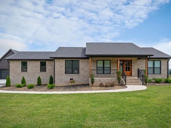 936 N Spring St , Sparta, TN 38583