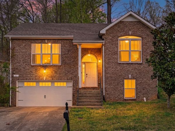 631 Hidden Valley Dr , Clarksville, TN 37040