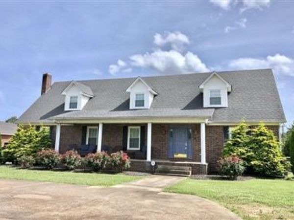 405 Robins St E, Lawrenceburg, TN 38464