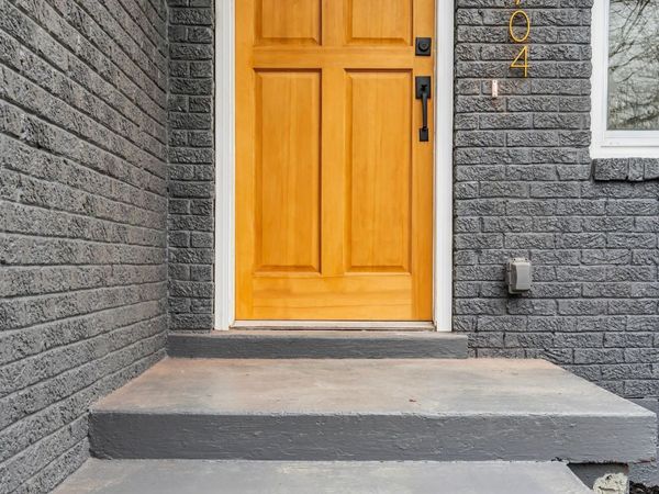 2704 McKeige Dr, Nashville, TN 37214