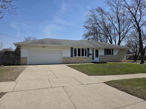 1841 S Walnut Street, Janesville, WI 53546