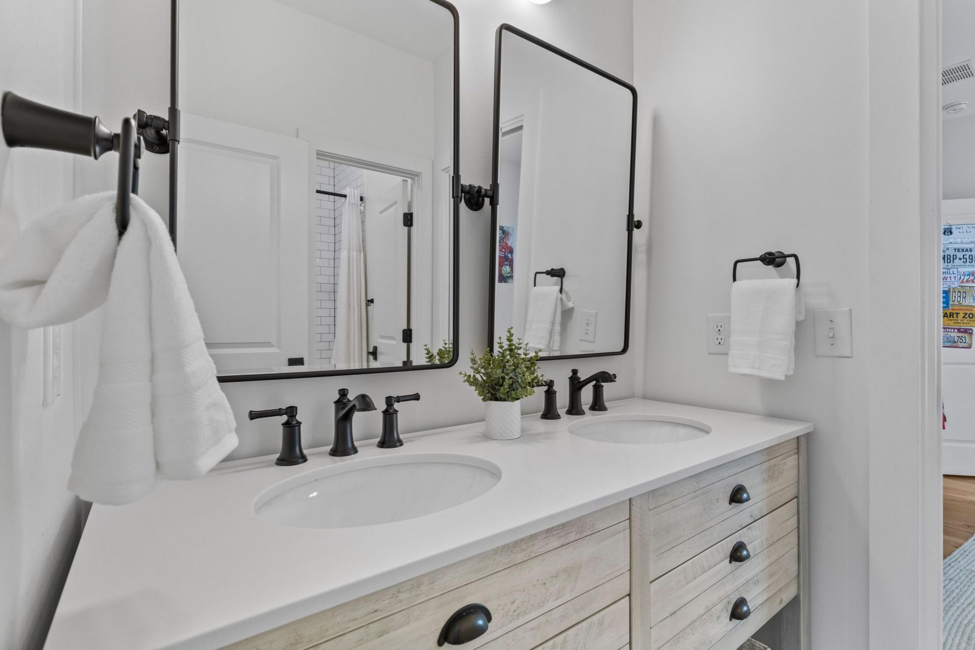 1530 Willtown Street Photo 30