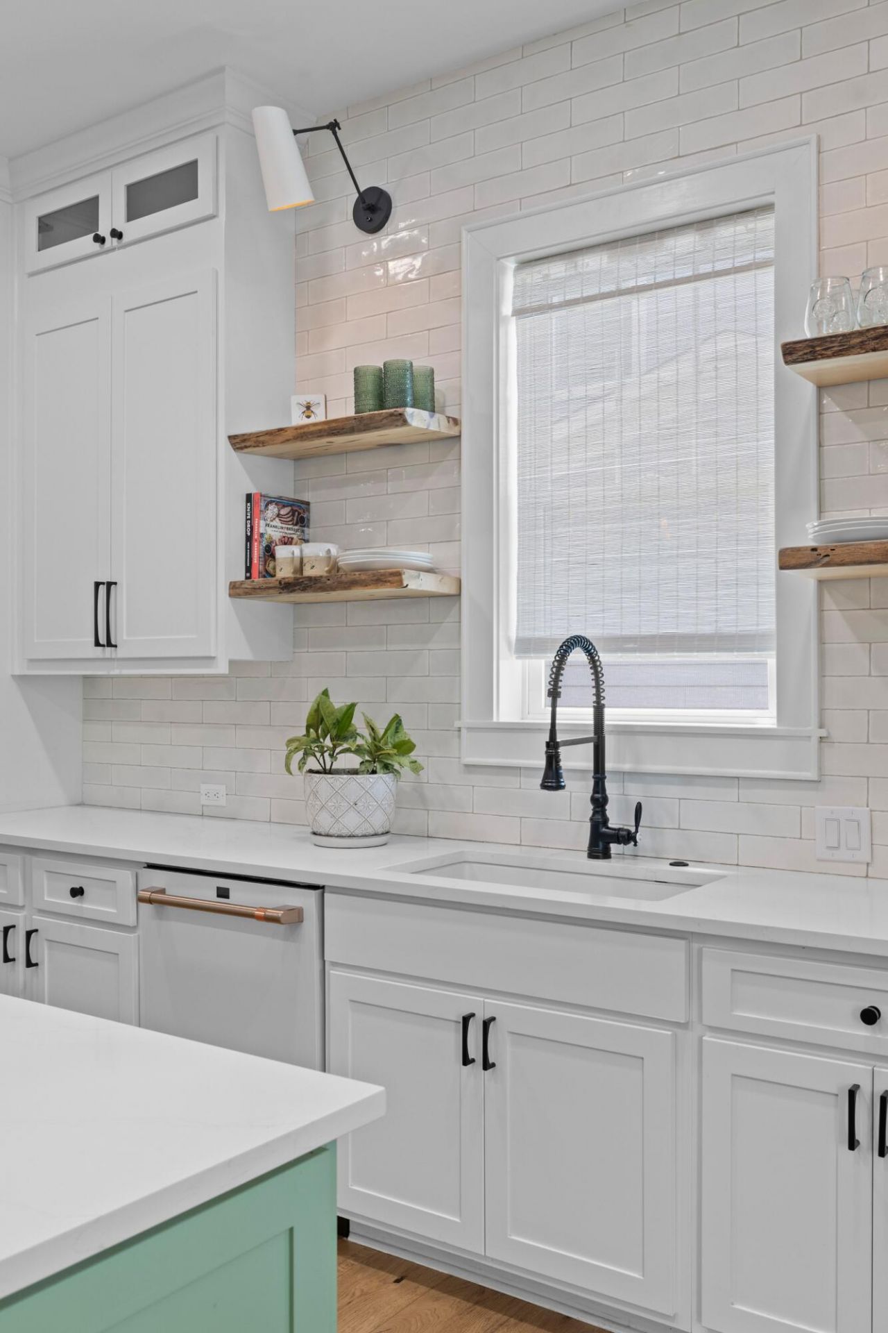 1530 Willtown Street Photo 6