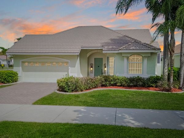 668 SW Lake Charles Circle, Port St. Lucie, FL 34986