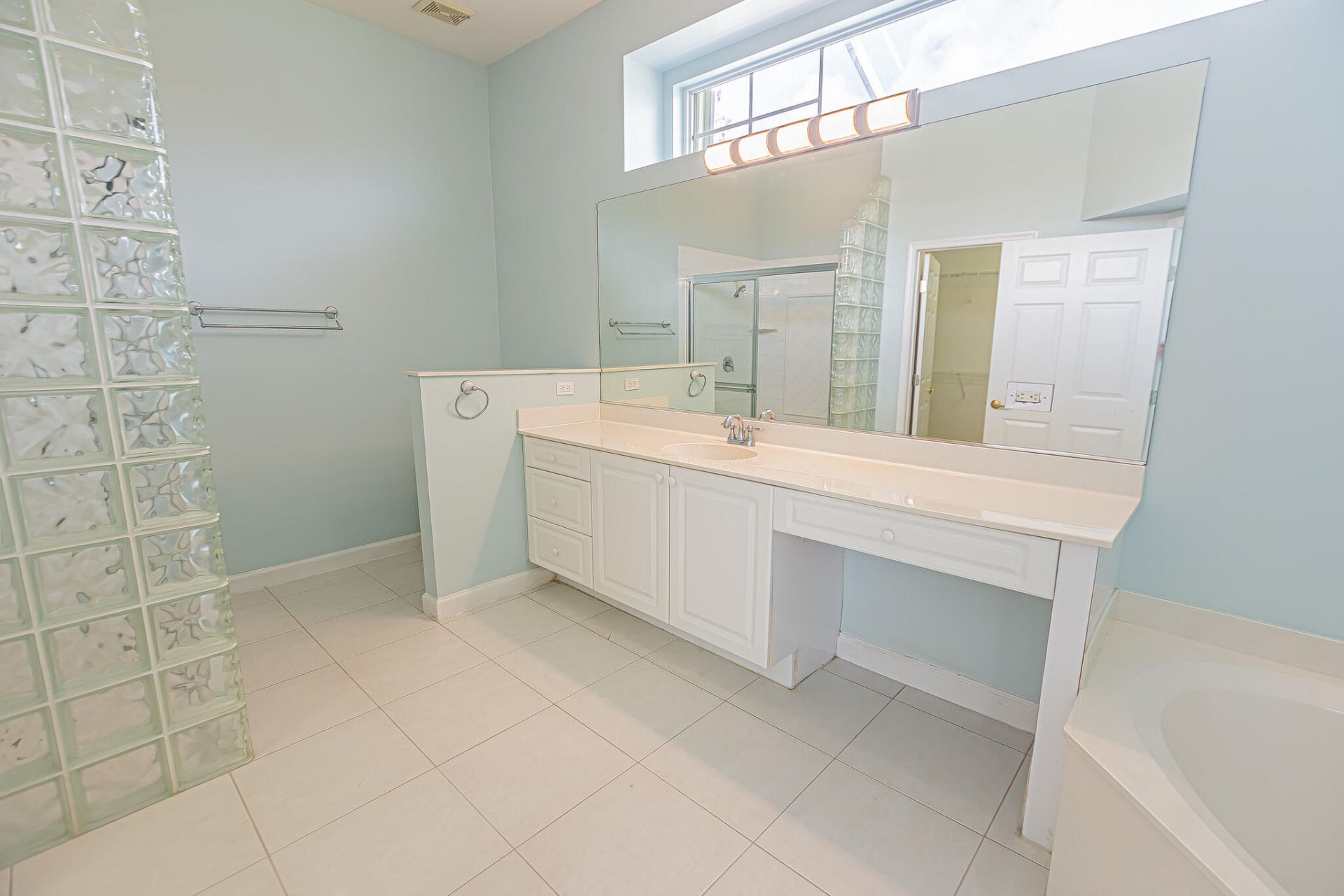 668 SW Lake Charles Circle, Port Saint Lucie, FL 34986 Photo