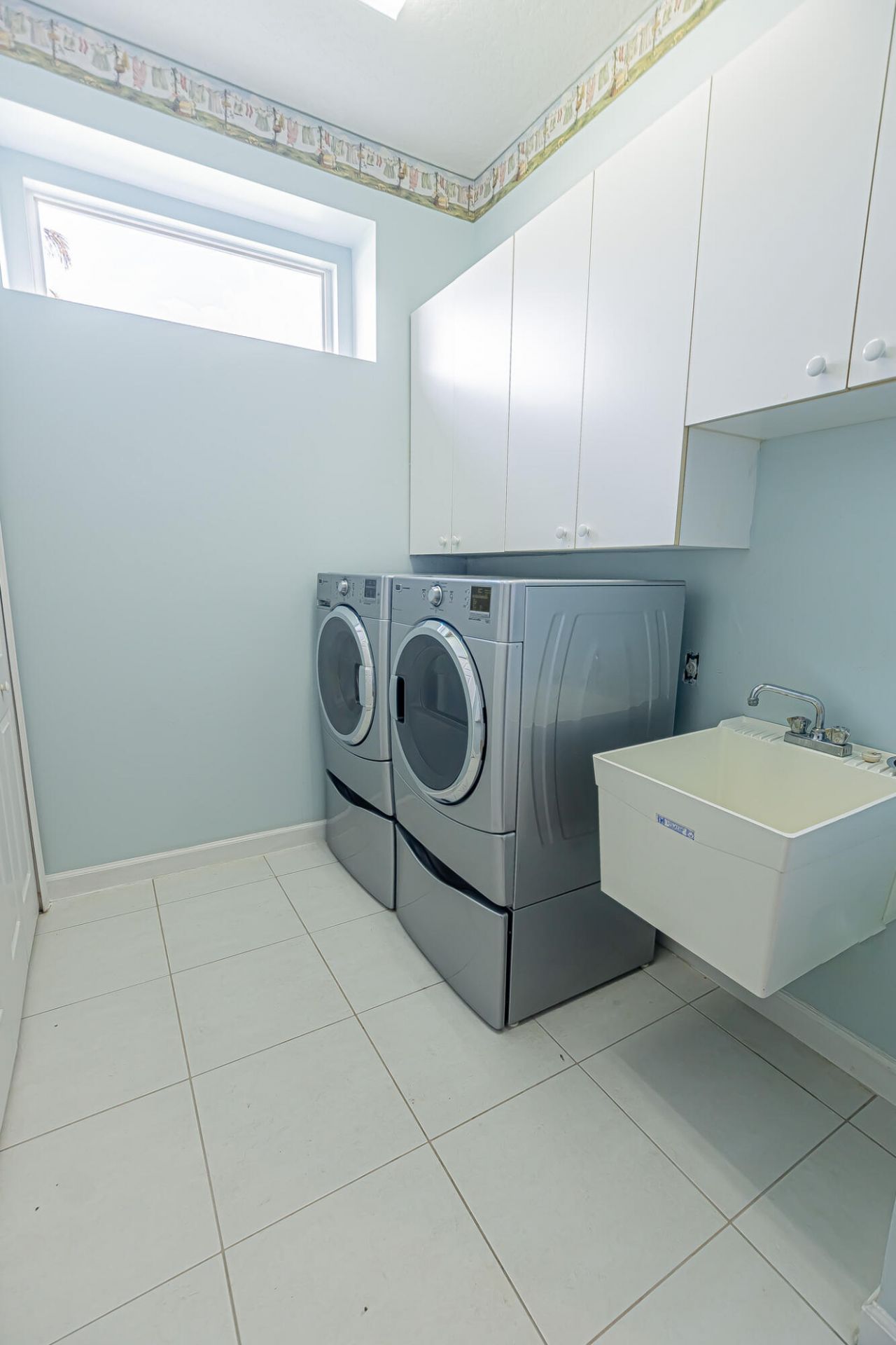 668 SW Lake Charles Circle, Port Saint Lucie, FL 34986 Photo