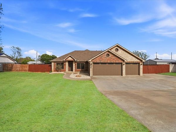 716 S Main Street, Canute, OK 73626